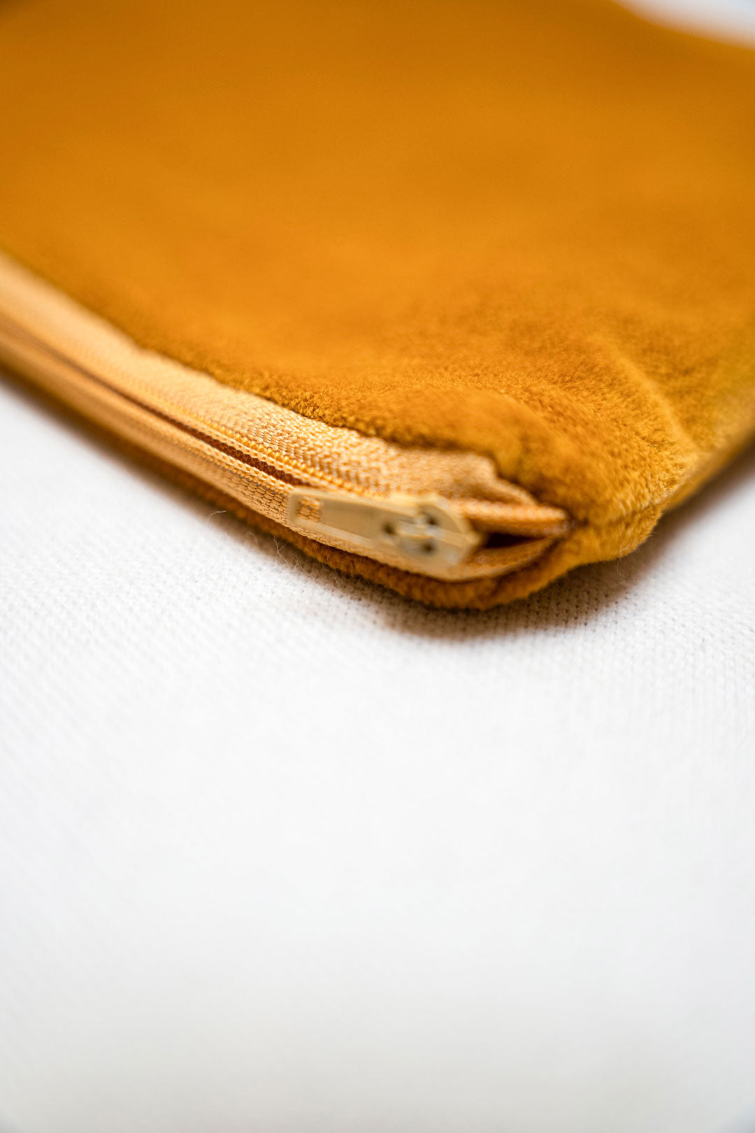 Petite pochette velours Maeline vieil or