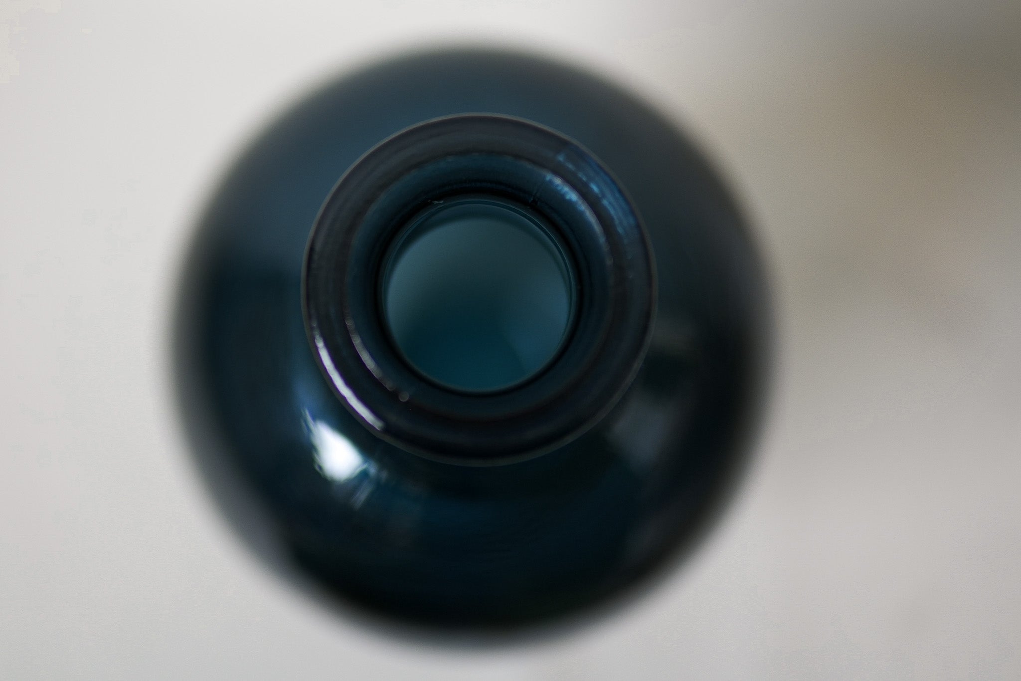 Vase bouteille en verre recyclé – 3 couleurs décoratives – 29,5 cm