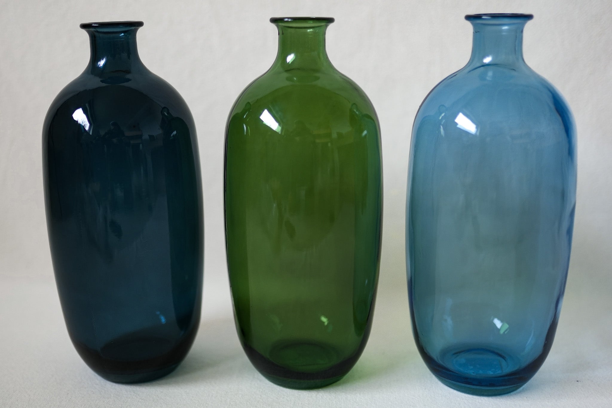 Vase bouteille en verre recyclé – 3 couleurs décoratives – 29,5 cm