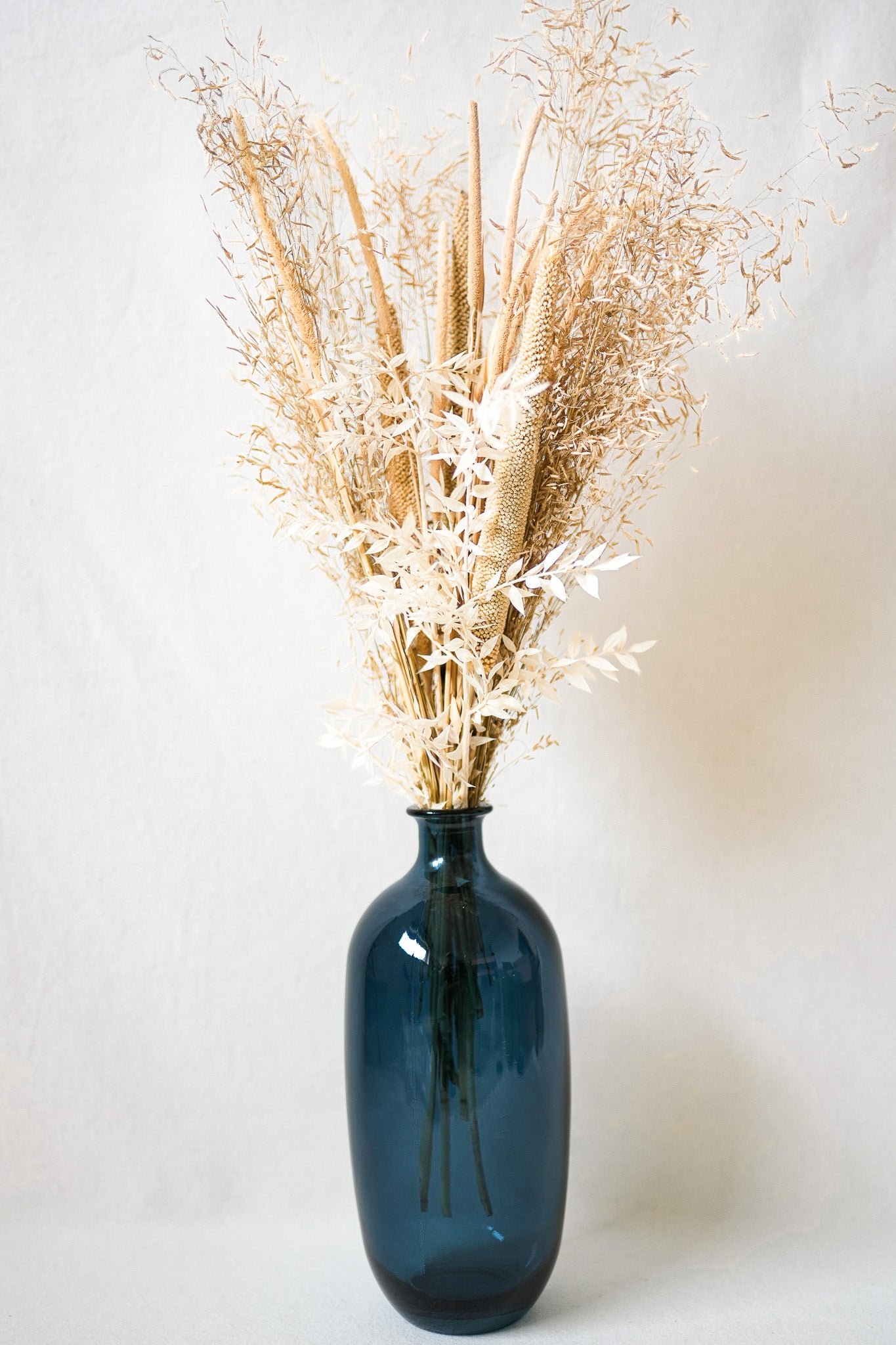 Vase bouteille en verre recyclé – 3 couleurs décoratives – 29,5 cm