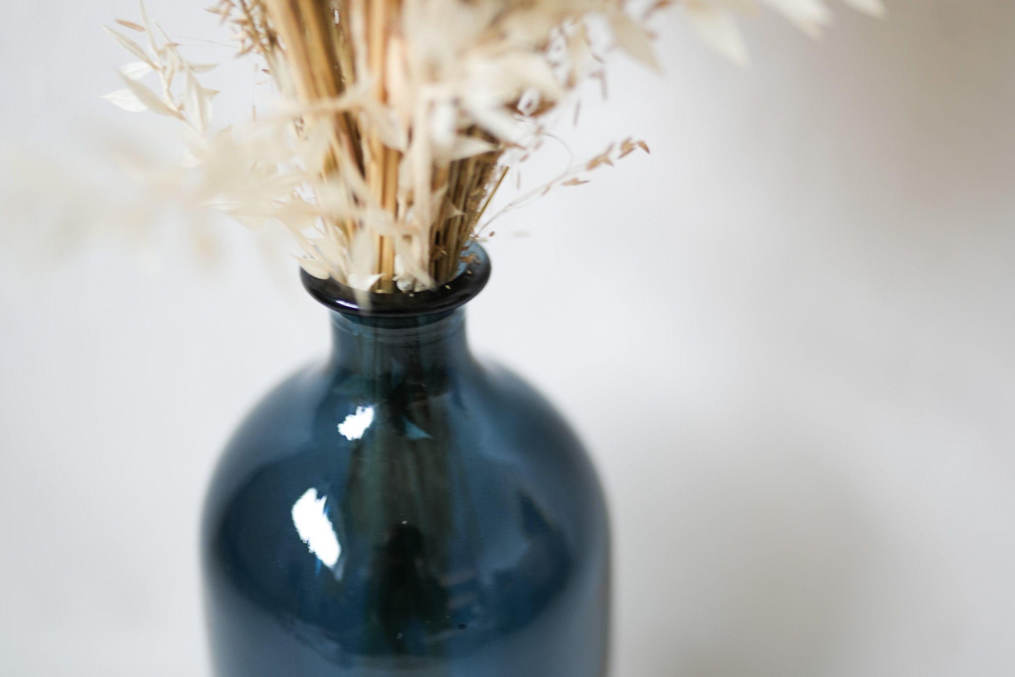 Vase bouteille en verre recyclé – 3 couleurs décoratives – 29,5 cm