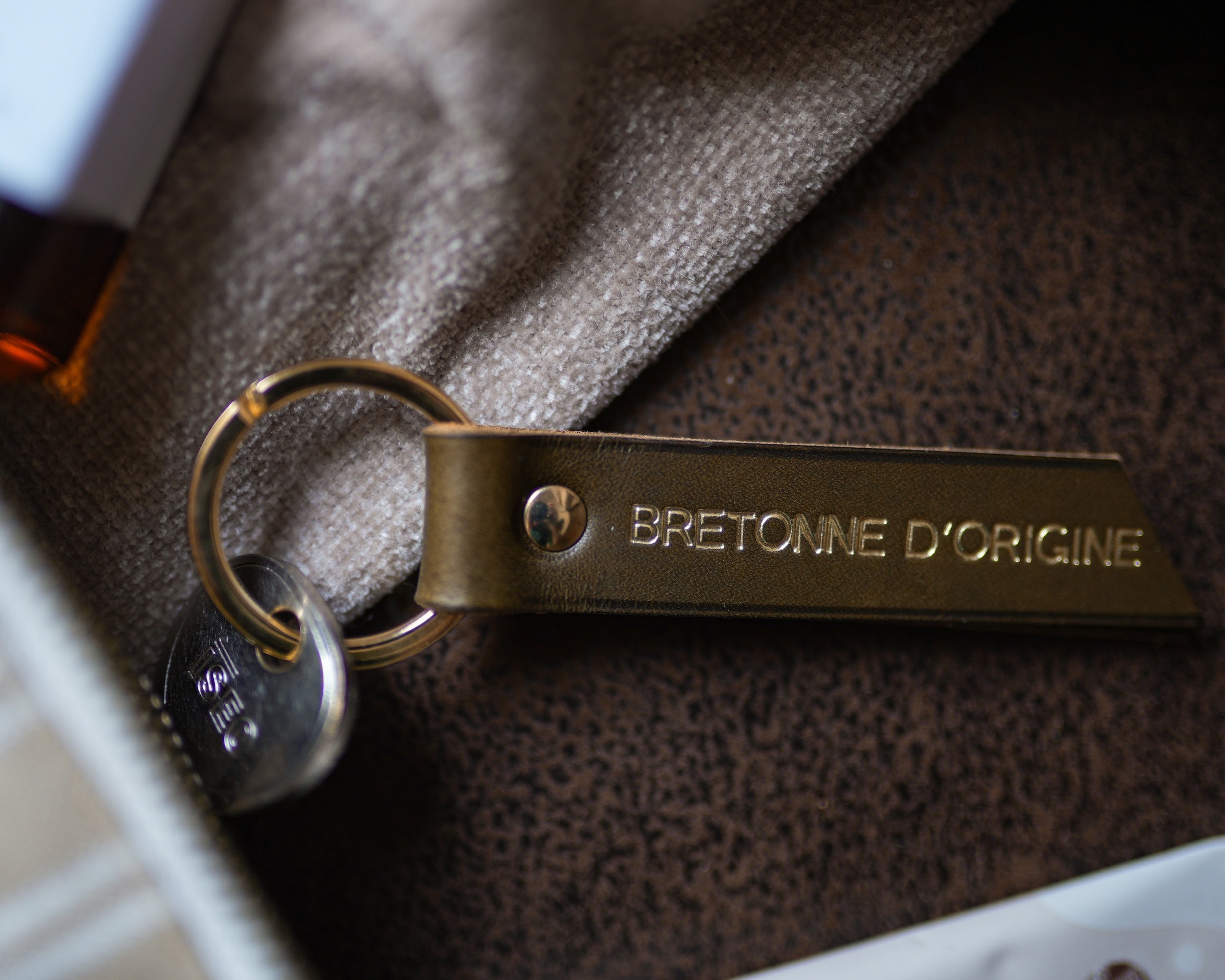 Porte clé en cuir végétal kaki 