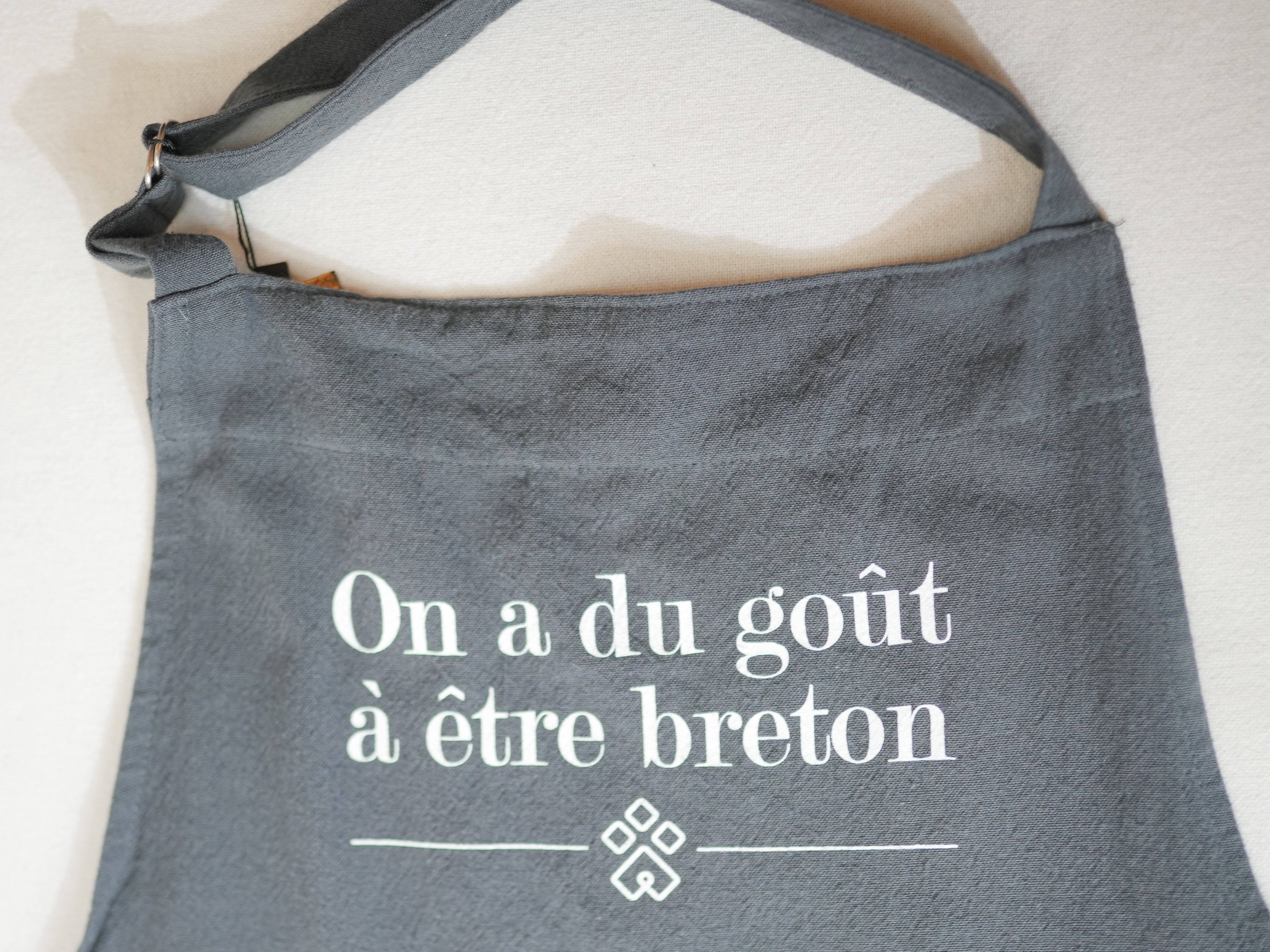 Tablier en coton Brieg - Anthracite "On a du goût à être breton"